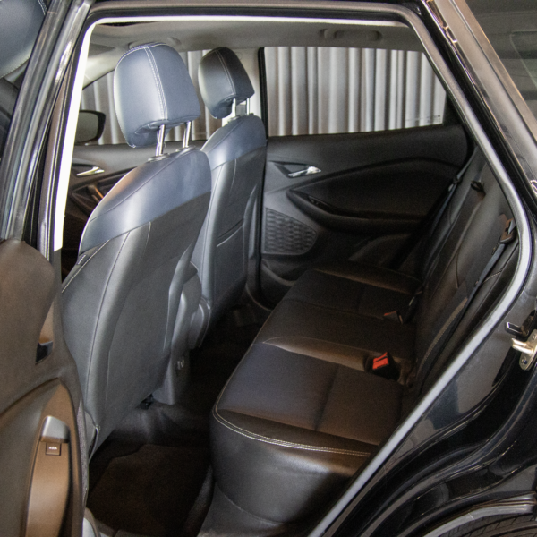 TRACKER Premier 1.2 Turbo 12V Flex Aut. - Image 11